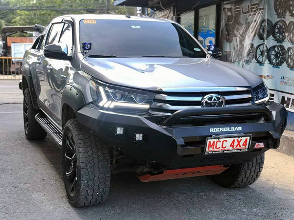 MCC4X4 Rocker 078-01SQ Low Loop bullbar fitted to Hilux N80 2016-2020