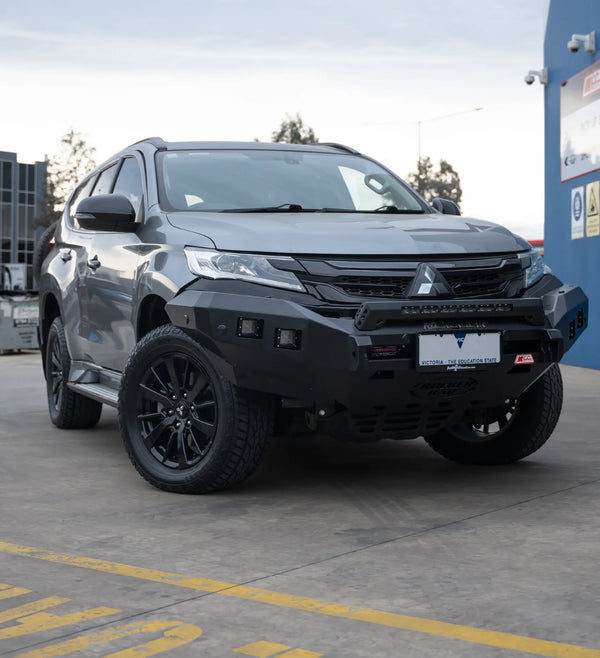 MCC4X4 Rocker 078-01SQ Low Loop bullbar fitted to Pajero Sport QE 2015-2020