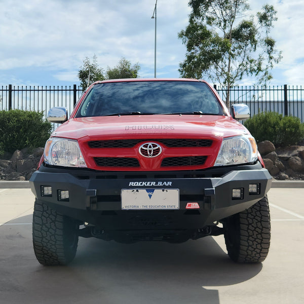 MCC4X4 Rocker 078-01SQ No Loop bullbar fitted to Hilux GGN25R 2005-2011