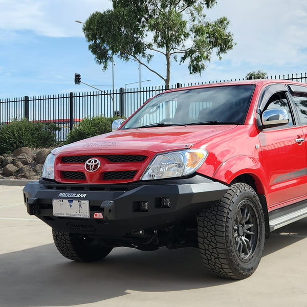 MCC4X4 Rocker 078-01SQ No Loop bullbar fitted to Hilux GGN25R 2005-2011