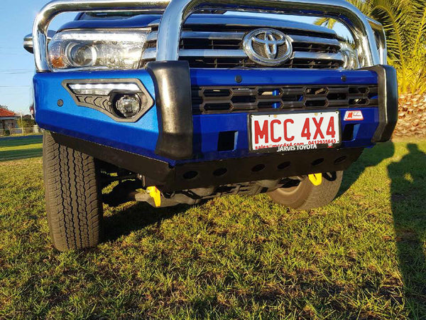 MCC4X4 Phoenix 808-01 Single Loop bullbar fitted to Hilux N80 2016-2020