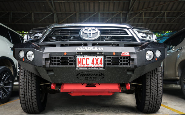 MCC4X4 Rocker 078-01SQ No Loop bullbar fitted to Hilux N80 2016-2020
