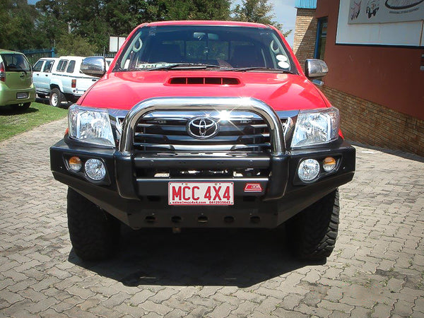 MCC4X4 Falcon 707-01 Single Loop bullbar fitted to Hilux KUN26R 2012-2015