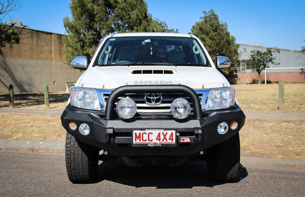 MCC4X4 Rocker 078-01SQ Single Loop bullbar fitted to Hilux KUN26R 2012-2015