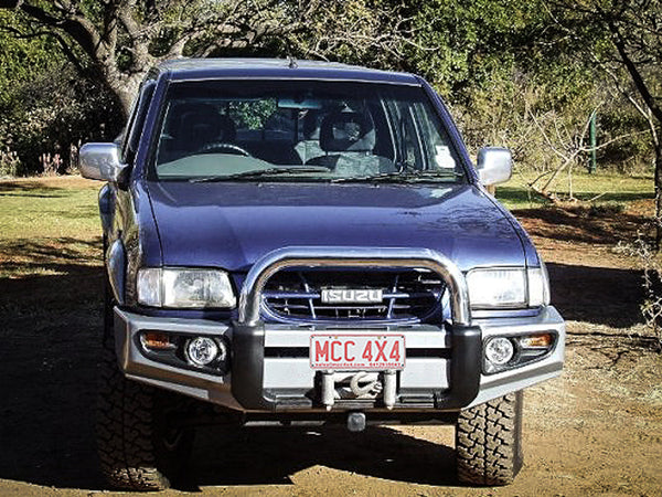MCC4X4 Falcon 707-01 Single Black Loop bullbar fitted to Rodeo TF 1988-2003