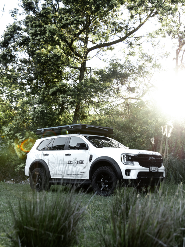 The Lucas Creek D-Luxe aluminium hard shell roof top tent closed on the top of the Lucas Creek Ford Everest
in and outdoor setting