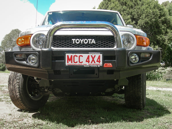 MCC4X4 Falcon 707-01 Single Loop bullbar fitted to FJ Cruiser XJ10 2006-2017