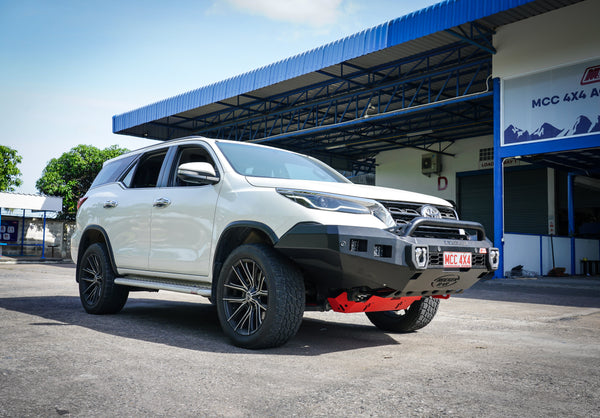 MCC4X4 Rocker 078-01SQ Low Loop bullbar fitted to Fortuner 2021-On