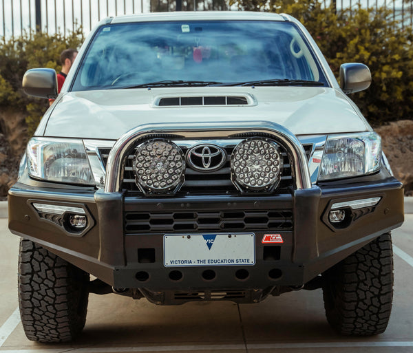 MCC4X4 Phoenix 808-01 Single Loop bullbar fitted to Hilux KUN26R 2012-2015