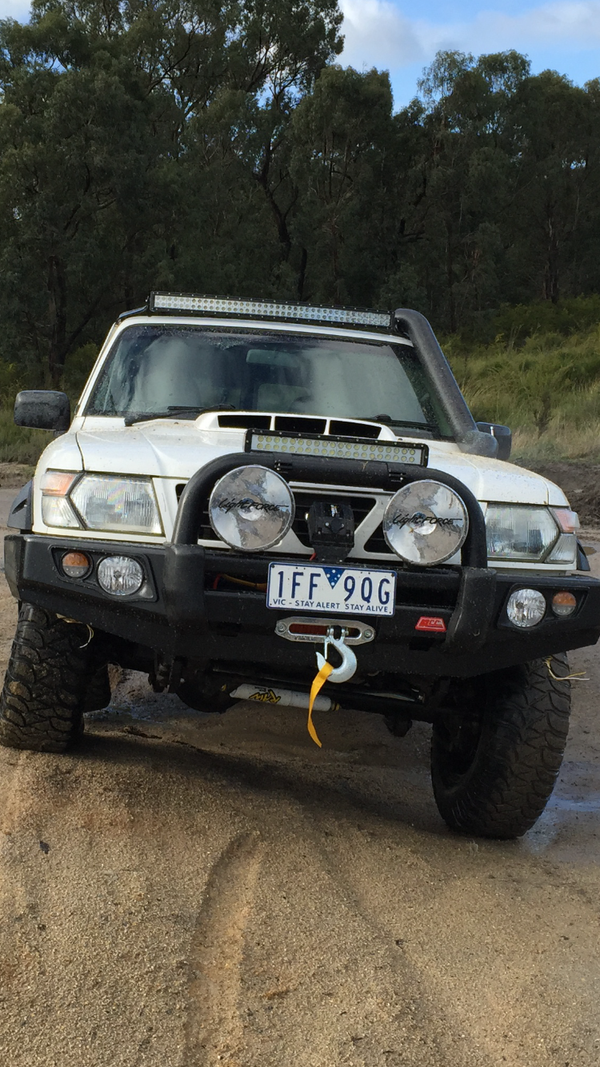 MCC4X4 Falcon 707-01 Single Black Loop bullbar fitted to Patrol Y61 1997-2005